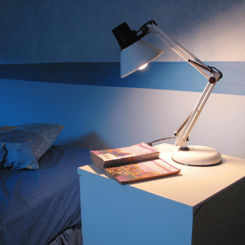 Lampe de Chevet Réveil, Bluetooth, et Recharge Sans-Fil – Lumière Douillette